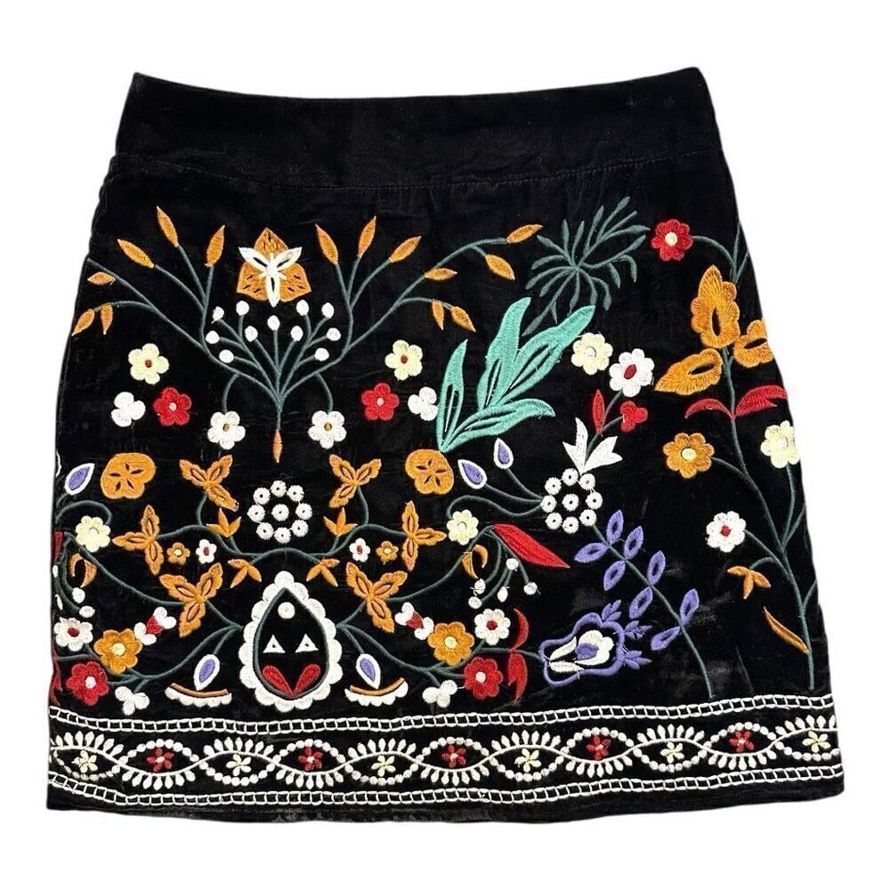 Size S (Junior) Romeo + Juliet Couture Embroidered Mini Skirt in Black